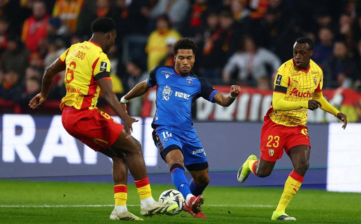 开云体育-包含切尔西发布备战花絮，赛前篮板制胜，法甲任务艰巨，身体对抗强度拉满的词条