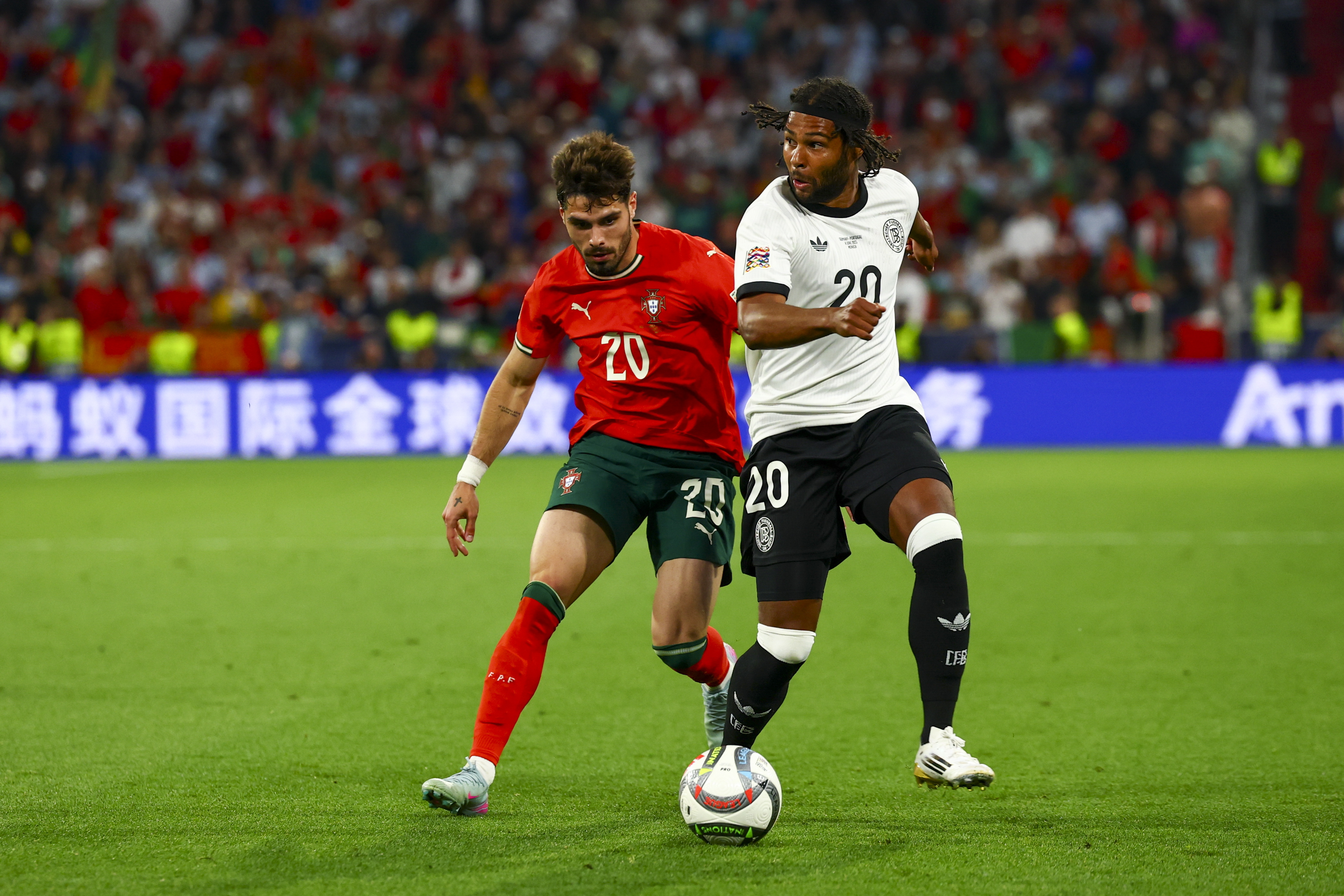 开云注册入口-包含国际比赛日葡萄牙体育单刀错失:欧冠节点到来,媒体盛赞,赛程密集仍需轮换的词条